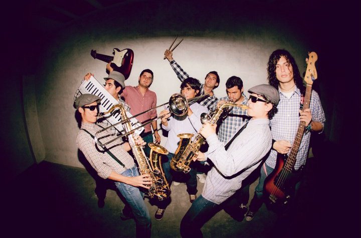 The Donatelos tocando