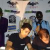 Albert Felieu y Safer Coban dando autógrafos en evento de Batman Arkham City en México
