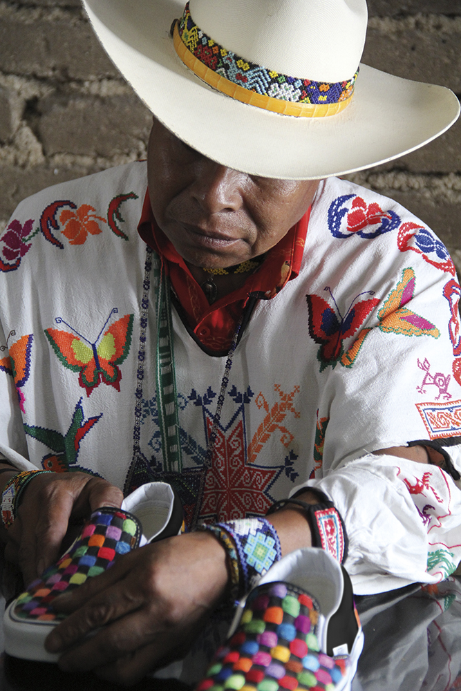 Rosendo López García Artesano Huichol VANS