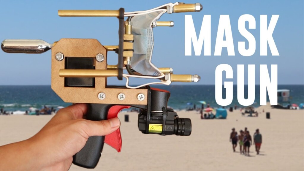 Youtuber crea una pistola que dispara cubrebocas